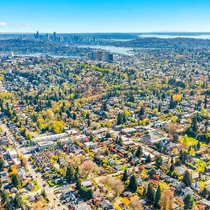 https://lilac-in-law-picturesque-lower-unit.seattlehotelsites.com