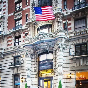 The At Fifth Avenue *** ニューヨーク